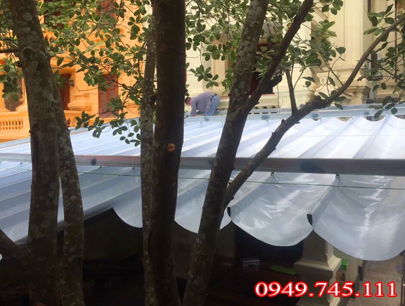 Bạt mái xếp di động che sân trường