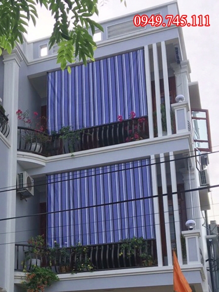 Giá lắp đặt bạt cuốn che nắng mưa tự hãm là bao nhiêu