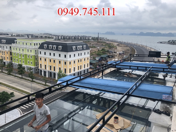 Lí do các nhà hàng thường chọn bạt mái xếp