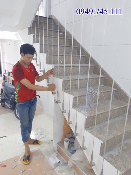 Cáp tăng đơ cầu thang có gì khác so với lưới bảo vệ